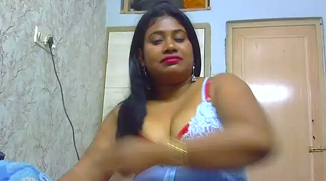 Snapshot of sexy_roma chatting on January 24, 2025, 8:32 pm sexy roma online show from January 24, 2025, 8:32 pm