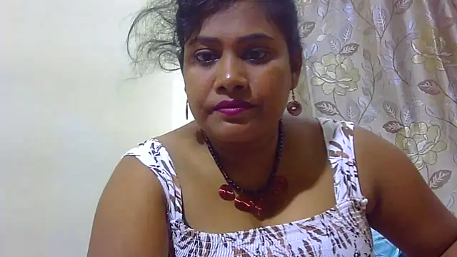 Snapshot of sexy_roma chatting on October 26, 2025, 1:44 pm sexy roma online show from October 26, 2025, 1:44 pm