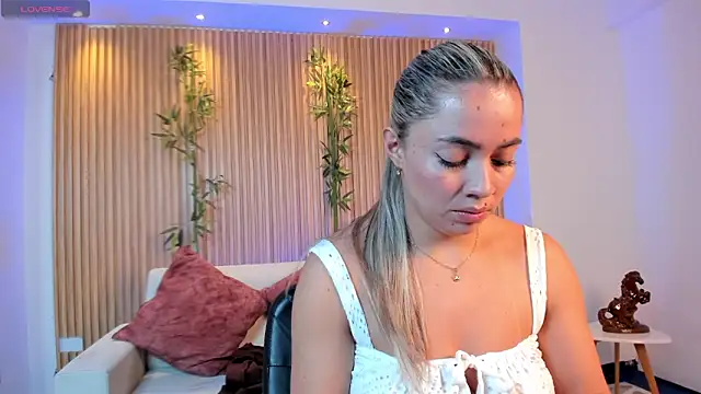 Alessia Taylorr online show from December 15, 2025, 12:33 pm