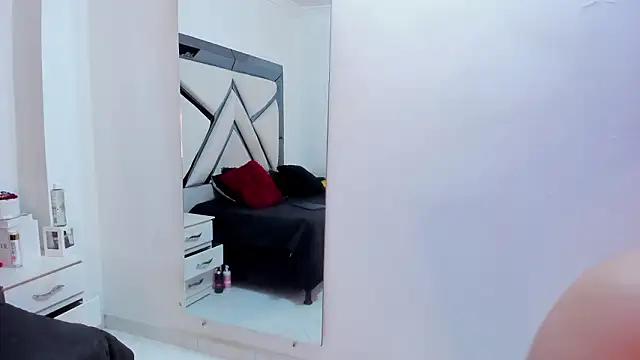 katherineFostel online show from February 4, 2026, 8:15 pm