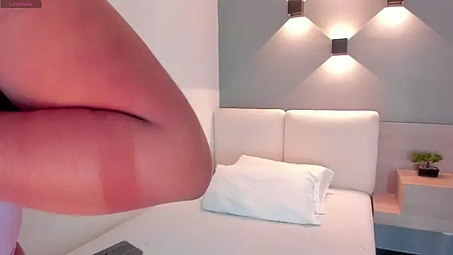 ellamontoya online show from October 31, 2025, 1:08 pm