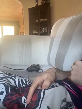 Snapshot of EE123458 chatting on November 17, 2025, 12:53 pm EE123458 online show from November 17, 2025, 12:53 pm