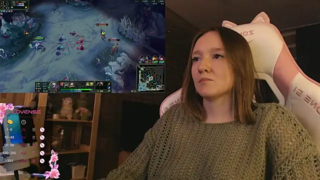 MoonlishSiren online show from November 25, 2025, 9:37 pm