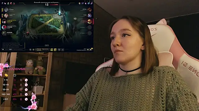 MoonlishSiren online show from November 8, 2025, 7:17 pm