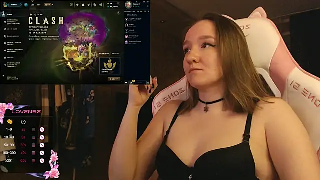 MoonlishSiren online show from December 14, 2025, 6:13 pm