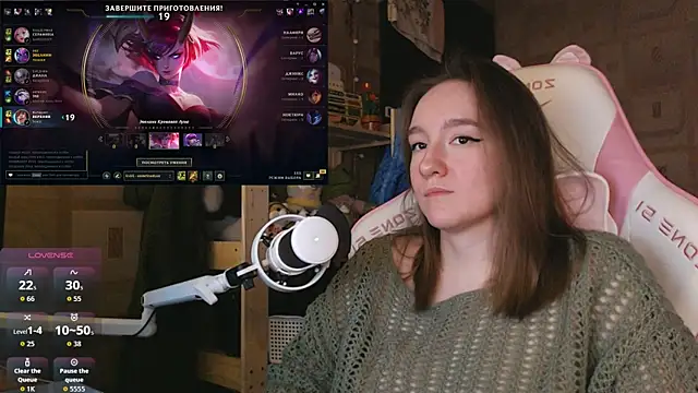 MoonlishSiren online show from April 8, 2026, 10:33 pm