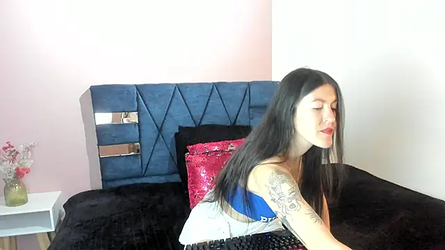 LiaCooper  online show from May 29, 2026, 1:17 pm