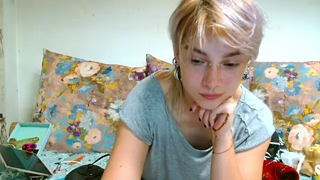 Sophie Bell online show from July 2, 2026, 7:31 pm