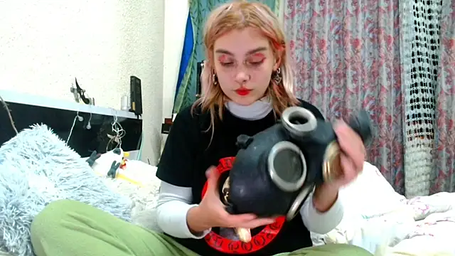 Sophie Bell online show from May 11, 2026, 7:22 pm