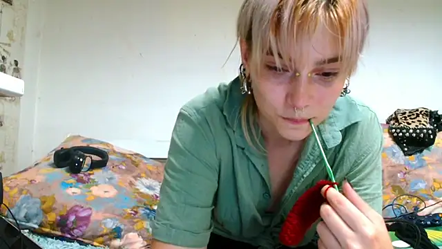 Sophie Bell online show from June 25, 2026, 7:52 pm