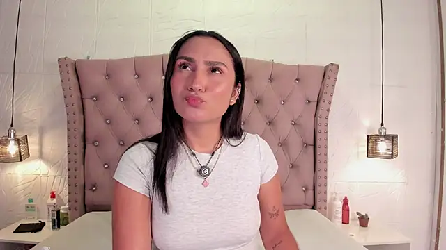 Snapshot of lia_sofiia chatting on June 1, 2026, 9:31 am lia sofiia online show from June 1, 2026, 9:31 am