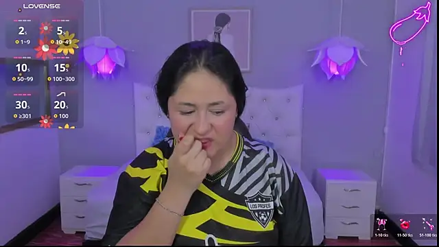 Lisa7 7 online show from October 28, 2025, 7:46 pm