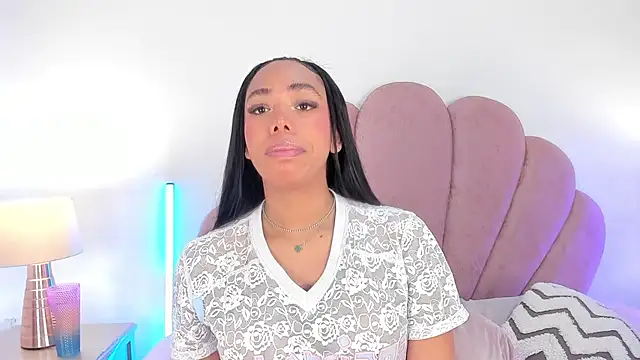 Nicole Paradise online show from December 20, 2025, 12:52 pm