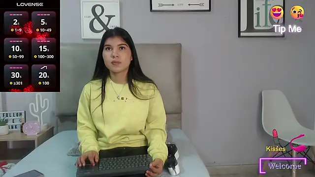 Snapshot of SophiaMeyerst chatting on May 4, 2026, 1:03 pm SophiaMeyerst online show from May 4, 2026, 1:03 pm
