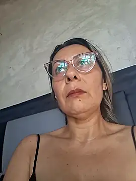 Mia-funny20 online show from April 4, 2026, 8:37 pm