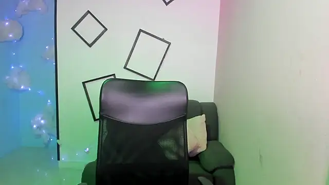 Aurora 18 online show from October 23, 2025, 2:49 pm