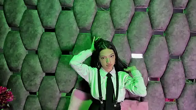 Aurora 18 online show from January 15, 2026, 2:42 pm