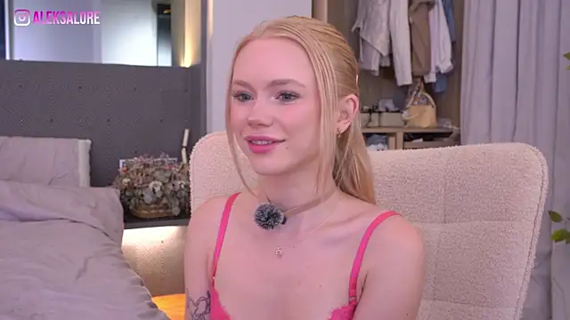 LexieLoree online show from July 20, 2026, 3:03 am