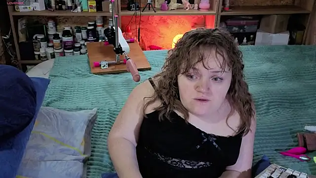 MiniNatalie online show from November 11, 2025, 6:41 am