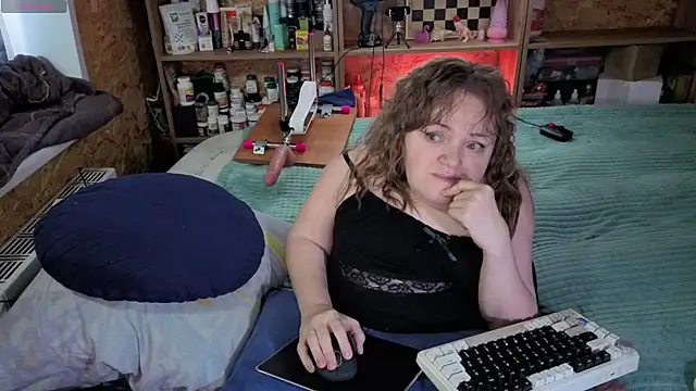 MiniNatalie online show from November 15, 2025, 5:22 am