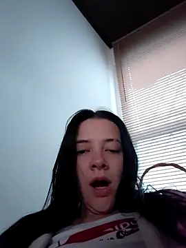 Isabella 21x online show from February 10, 2026, 11:42 am