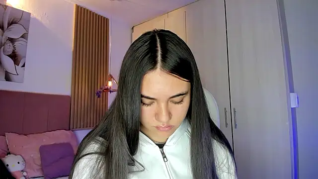 mia nevaeh online show from March 24, 2026, 8:31 pm