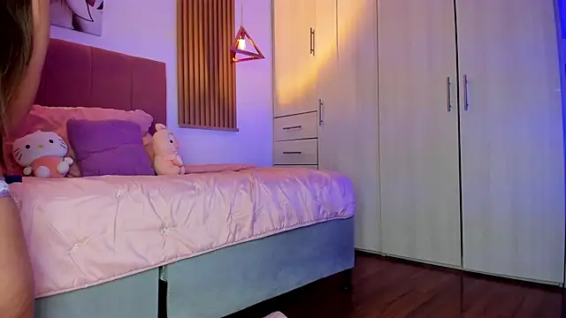 mia nevaeh online show from January 10, 2026, 8:26 pm