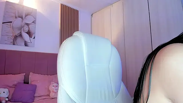 mia nevaeh online show from April 10, 2026, 8:16 pm