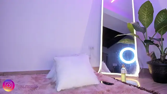 tinymoon- online show from March 13, 2025, 2:27 am