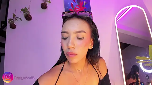 tinymoon- online show from March 7, 2025, 2:25 am