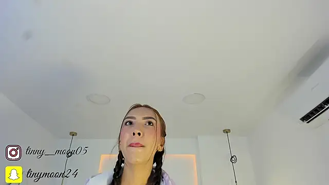 tinymoon- online show from February 8, 2025, 10:39 am