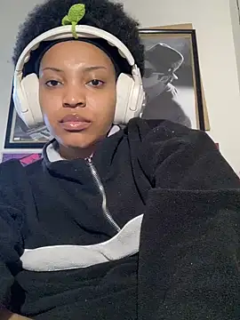 KimiAqua online show from February 24, 2025, 2:58 pm