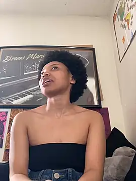 KimiAqua online show from February 20, 2025, 9:20 pm