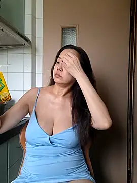 Snapshot of LenaShow chatting on March 10, 2026, 5:44 am LenaShow online show from March 10, 2026, 5:44 am