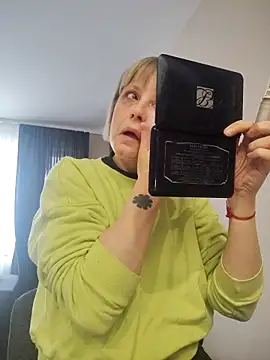 MySweetcum69 online show from April 1, 2026, 8:37 am