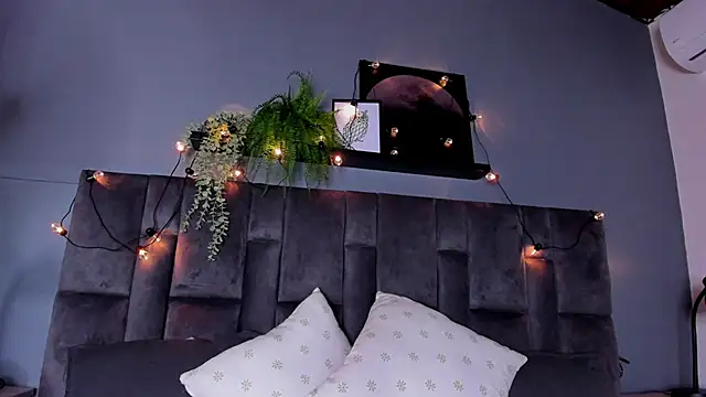 AmyPalmmer online show from September 22, 2025, 11:49 am