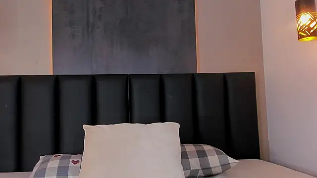 AmyPalmmer online show from October 1, 2025, 11:58 am