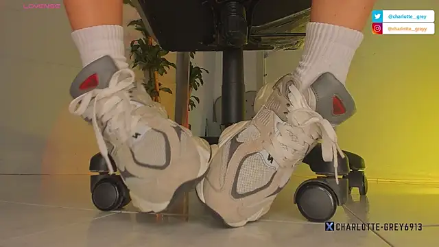 charlotte  grey online show from November 10, 2025, 6:02 pm