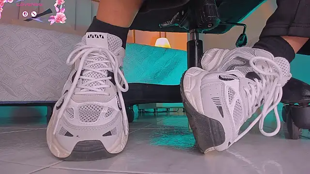 charlotte  grey online show from February 16, 2026, 8:18 pm