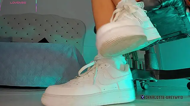 charlotte  grey online show from January 9, 2026, 8:27 pm