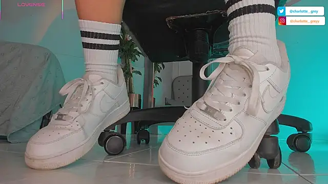 charlotte  grey online show from November 4, 2025, 7:17 pm