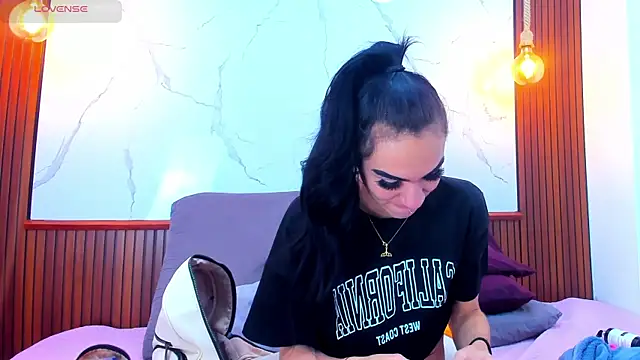 Mia thompson 19 online show from November 14, 2025, 5:49 pm