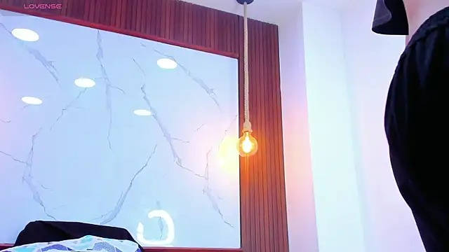 Mia thompson 19 online show from March 25, 2026, 7:02 pm