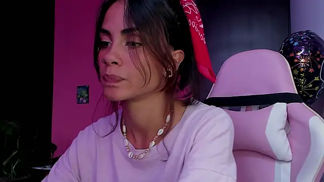 Snapshot of Juanadearco5 chatting on March 19, 2025, 5:50 pm Juanadearco5 online show from March 19, 2025, 5:50 pm