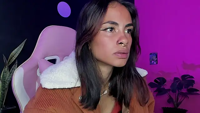 Snapshot of Juanadearco5 chatting on February 11, 2025, 12:25 pm Juanadearco5 online show from February 11, 2025, 12:25 pm