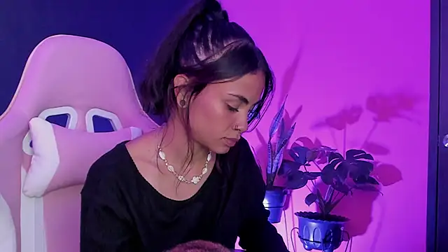 Snapshot of Juanadearco5 chatting on February 23, 2025, 9:05 pm Juanadearco5 online show from February 23, 2025, 9:05 pm