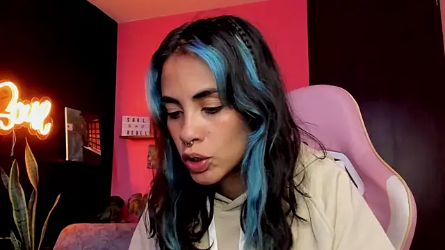 Snapshot of Juanadearco5 chatting on October 15, 2025, 9:34 pm Juanadearco5 online show from October 15, 2025, 9:34 pm