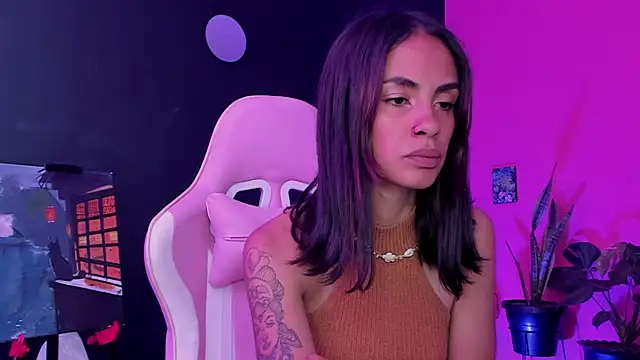 Snapshot of Juanadearco5 chatting on February 19, 2025, 1:28 pm Juanadearco5 online show from February 19, 2025, 1:28 pm