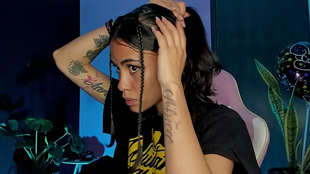 Snapshot of Juanadearco5 chatting on March 20, 2025, 10:51 pm Juanadearco5 online show from March 20, 2025, 10:51 pm