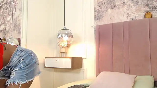 Snapshot of SabrinaDevill chatting on June 1, 2026, 1:44 pm SabrinaDevill online show from June 1, 2026, 1:44 pm